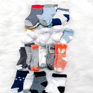 Lot of 20 baby socks sized nb-12mos